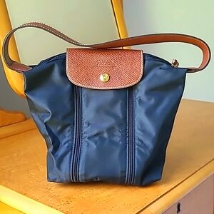 Hard to Find! Longchamp adjustable zip to reveal color!